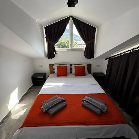 Sayir 2 Premium Villa's Villa *